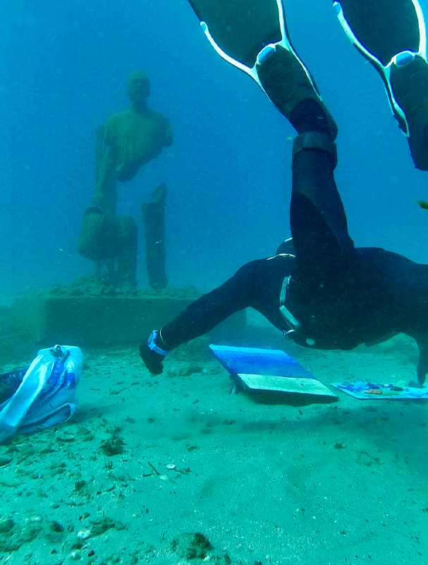 1-peinture-The-traveler-got-outta-there-sous-l-eau-sodeep-underwater-peintre-peinture-en-apnee-marseille_0000_The-travel